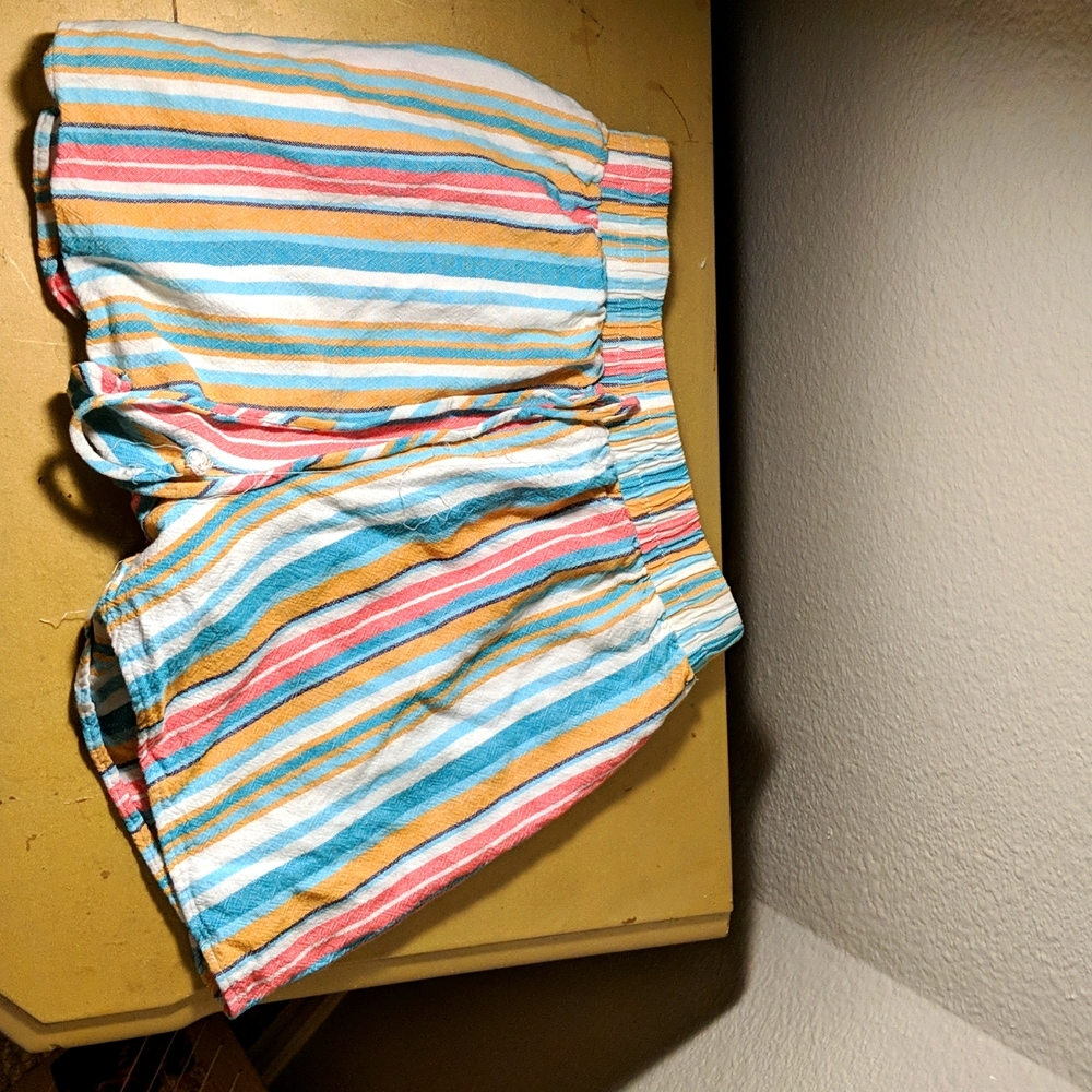 super cute beachy vibe summer & spring shorts